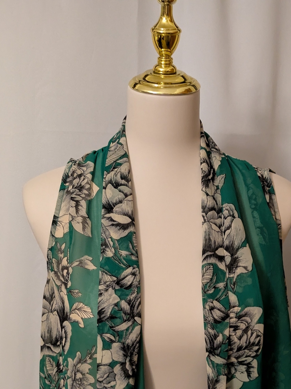 Susan Graver Teal and Cream Floral Scarf Blouse Sleeveless - Picture 3 of 9